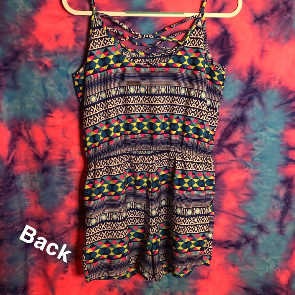 🦋Patterned romper w/ pockets - Picture 5 of 5